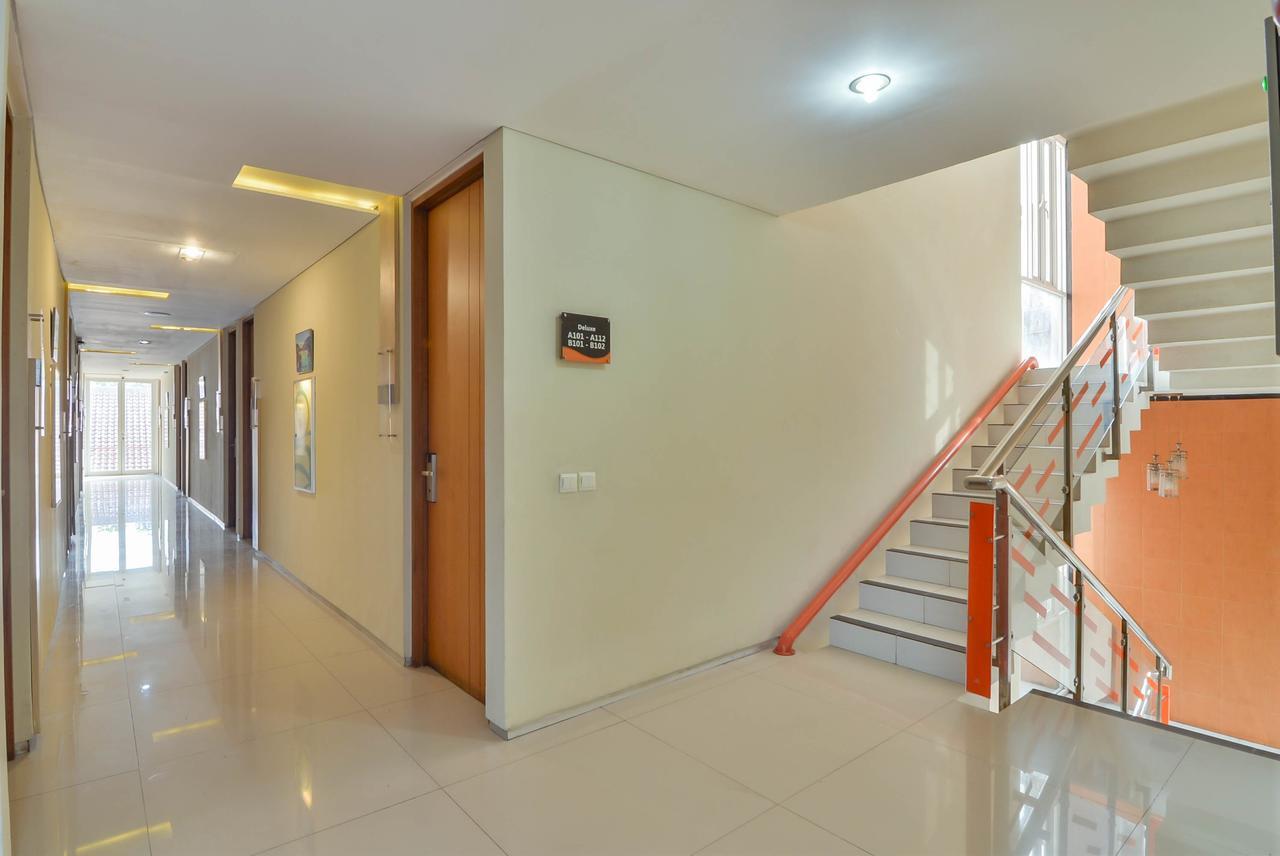 Image Hotel And Resto Бандунг Экстерьер фото