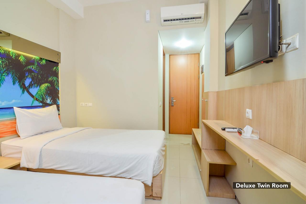 Image Hotel And Resto Бандунг Экстерьер фото