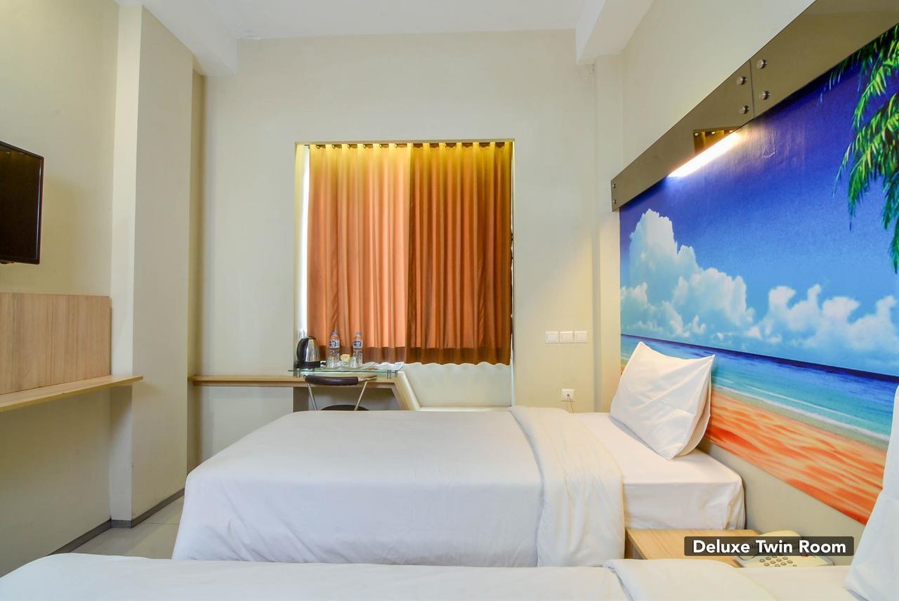 Image Hotel And Resto Бандунг Экстерьер фото
