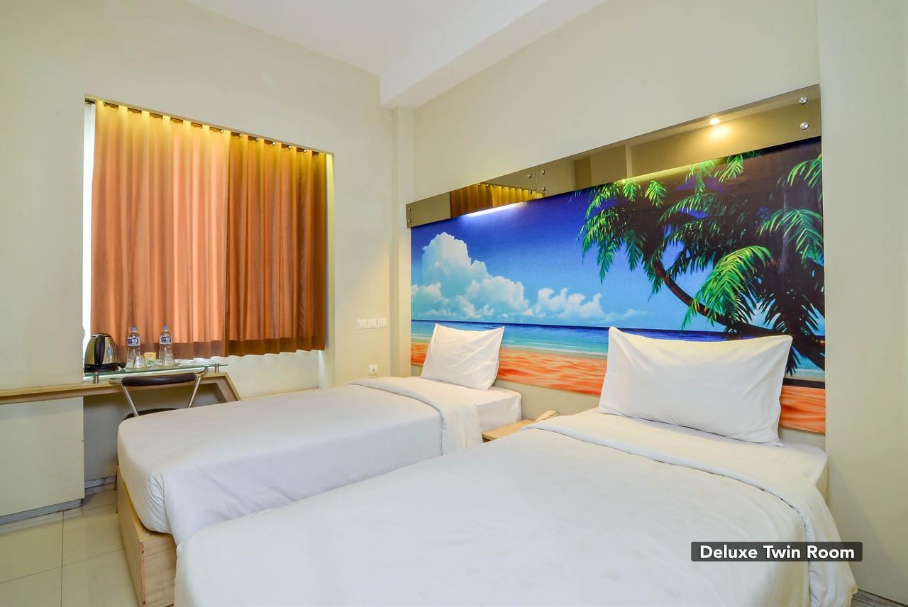 Image Hotel And Resto Бандунг Экстерьер фото