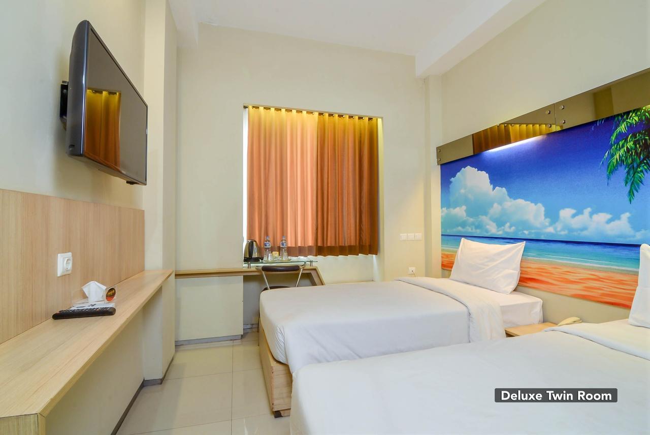 Image Hotel And Resto Бандунг Экстерьер фото